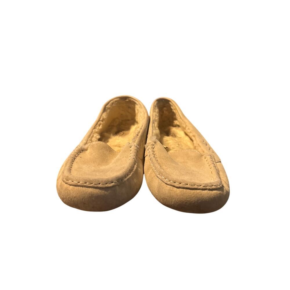 UGG Women’s Size 8 Beige Suede Sheepskin Lined Moccasin Slippers